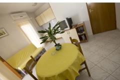 Apartments Dinko s grijanim bazenom Apartment 4: (2+2) – A 2+2 foto 1