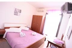 Rooms Bili Galeb BED? Room 4 – PURPLE 1 foto 1