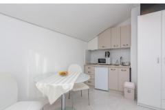 Family friendly Apt with a pool  Apartment 4 – Sea foto 5