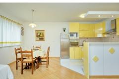 Apartments Zelic Tucepi Apartment 2 – Yellow Apt foto 5