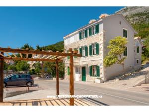 Apartments Zrinka