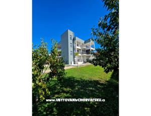 Apartments Royal Holiday 