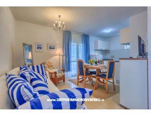 Island House Palatina