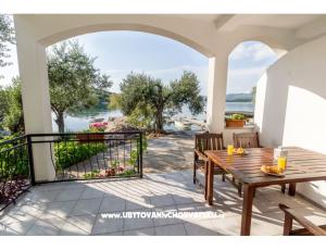 Apartments Vlahušić 