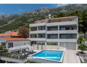 Nikolica Apartments