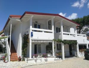 Studio Apartments Cene