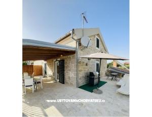 Stone house Pakostane