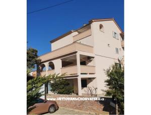 Apartments Arbis