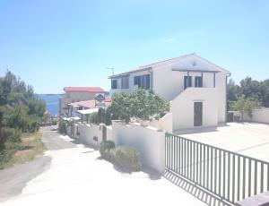 Apartments Lac - House Riba