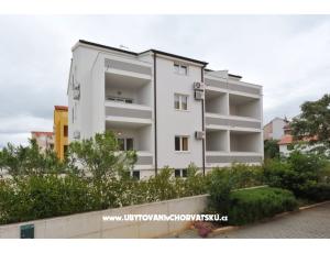 Apartments Plima***Srima