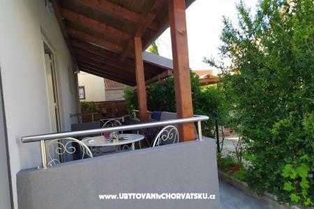 Apartments Karin photo 4