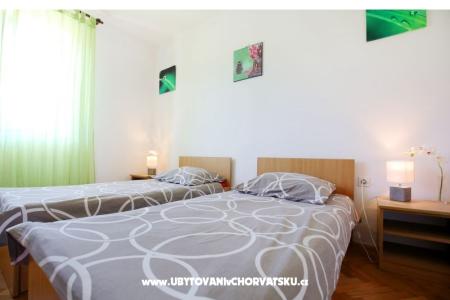 Large garden photo 3