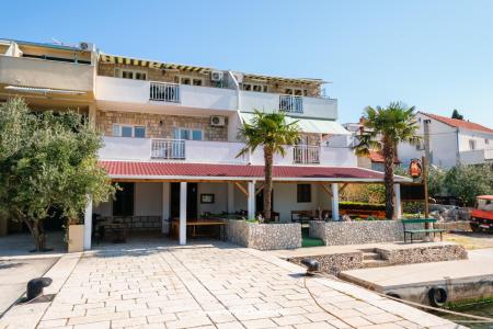 Marinus Apartments photo 2