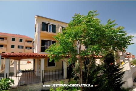Apartments Karlena photo 3