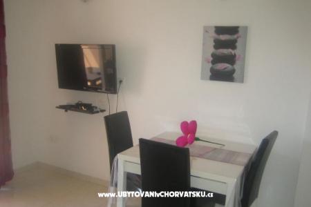 Apartments Roje Sv. Filip i Jakov photo 2