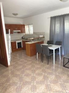 Ina’s house photo 3