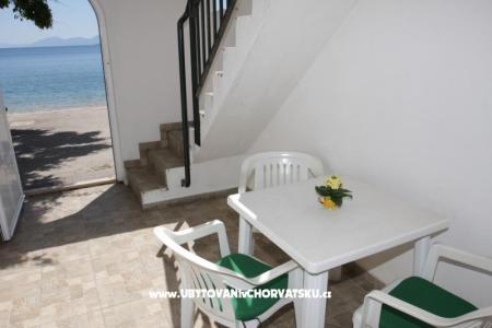 Apartment ETTA (house on the beach) photo 3