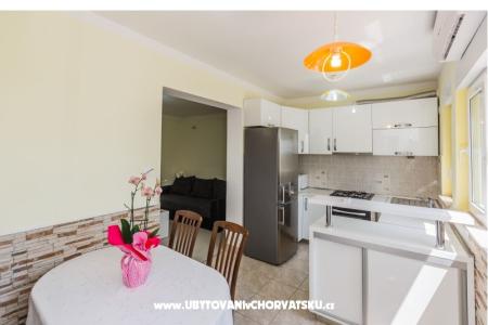 Apartments Kike photo 2