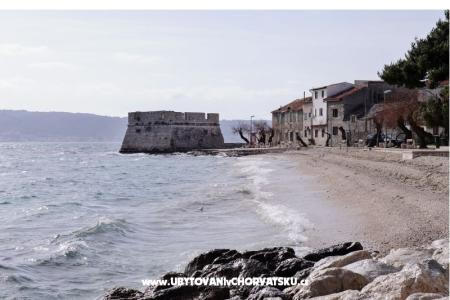Stone house photo 2