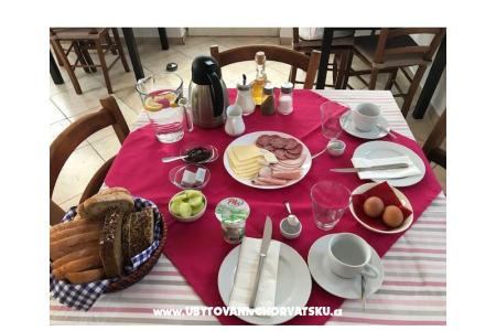 Bed and Breakfast House Lucija photo 2