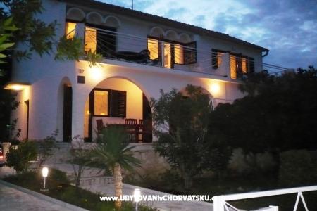 Apartments Zana photo 4