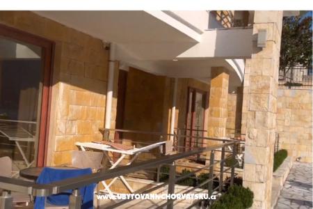 Maric Apartments photo 2