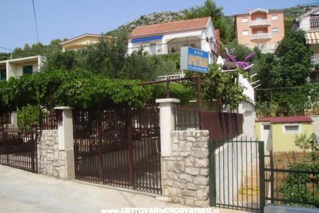 Apartments Jelaska photo 2