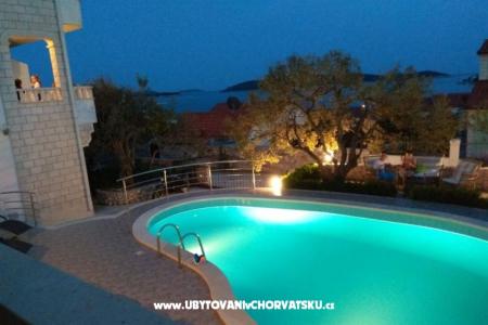Apartments Villa MANDINA with pool photo 4