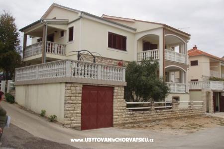 Apartments  Tonka, Ines i Nika photo 4