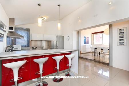 Comtemporary Apartment photo 2