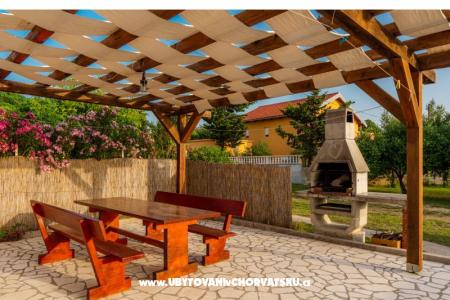 POOL HOUSE STIPE photo 5