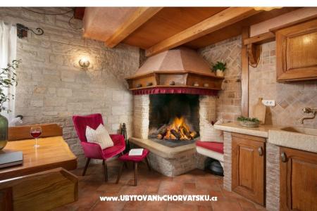 Antonia photo 3