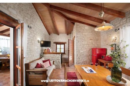 Antonia photo 5