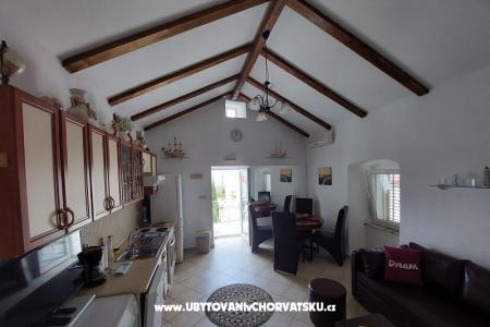Apartments Pejaković na moru photo 5