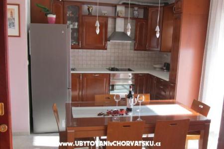 Apartments Kujundžić photo 2