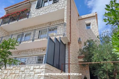 Apartments Toma Omis Croatia