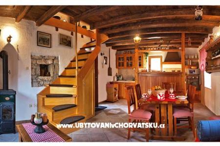 Stone house photo 3