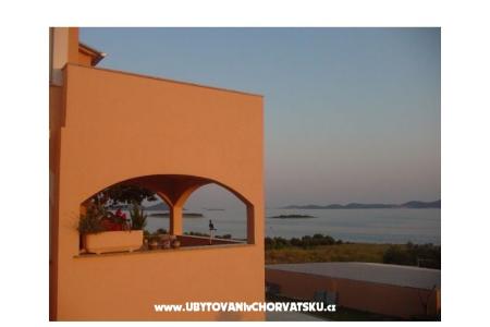 Apartments Ivan i Zeljka Pakostane photo 2