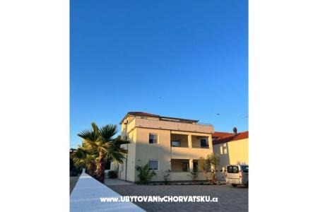 Apartments Vujasin Pakostane Croatia