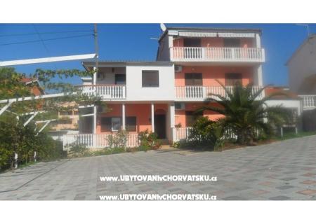 Apartments Leo Pakostane Croatia