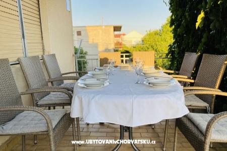 Villa Ana , one min walk to beach photo 3
