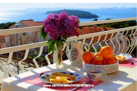 Apartments TONĆI I IRIS*** Primosten Croatia