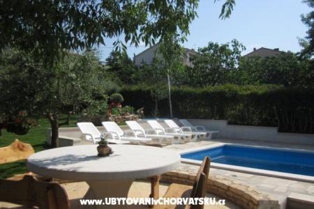 Apartment pool Slivar photo 3