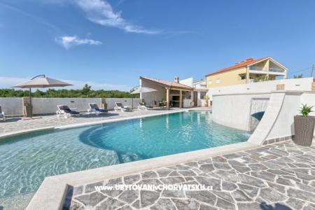 Apartments with pool Štinjan photo 4