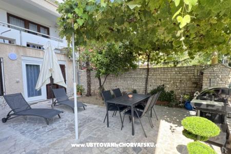 Flowers Apartments Pula photo 4