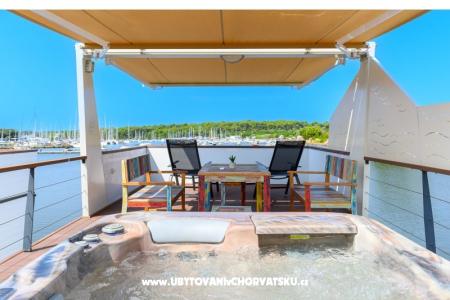 House boat Water lily photo 4