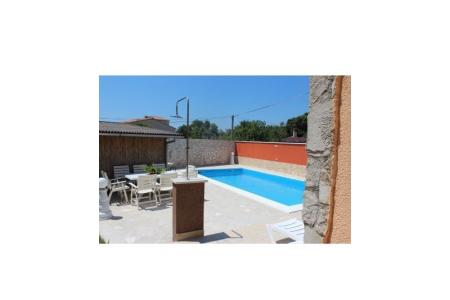 House with swimming pool photo 4