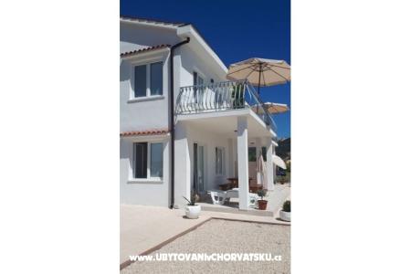 La Gatta Apartments photo 2