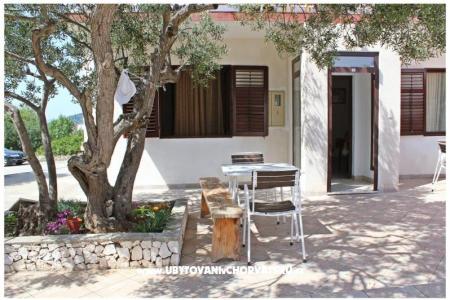 Apartments Tomy photo 3