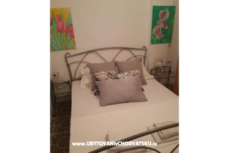 Marty  Apartments photo 2